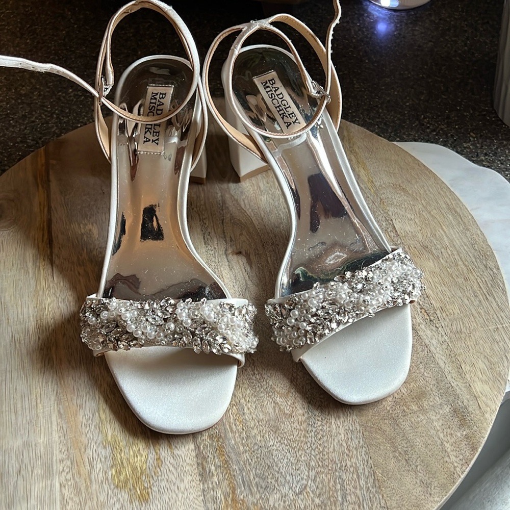 Badgley Mischka Teela Ankle strap size 8.5 detailed wedding formal shoes